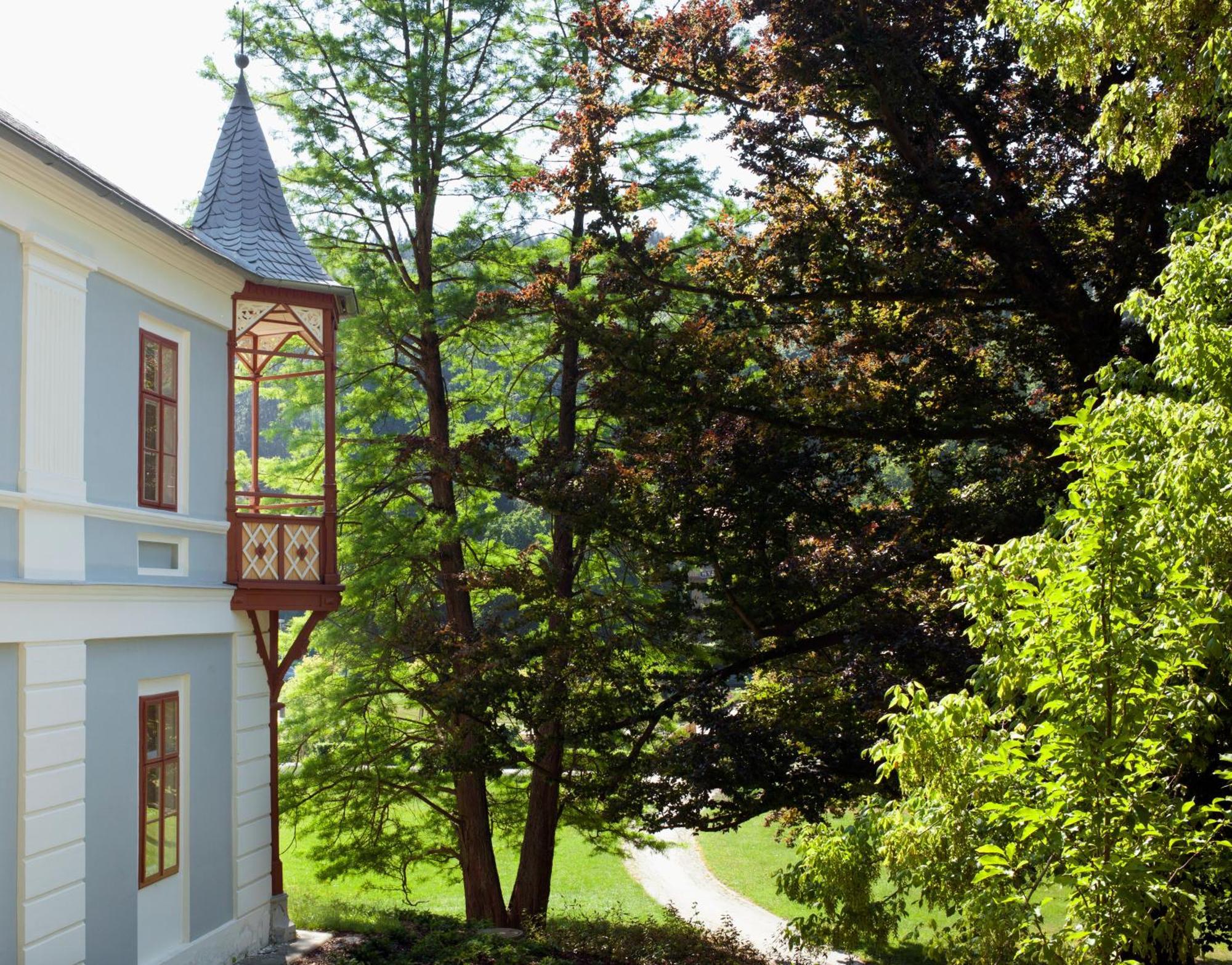 Alpska Ruze Hotel Luhacovice Exterior photo